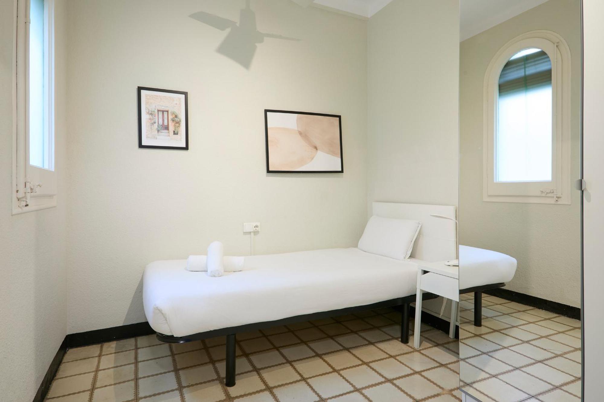 63Par1016- Sunny Apartment In Paralel Barcelona Exteriér fotografie