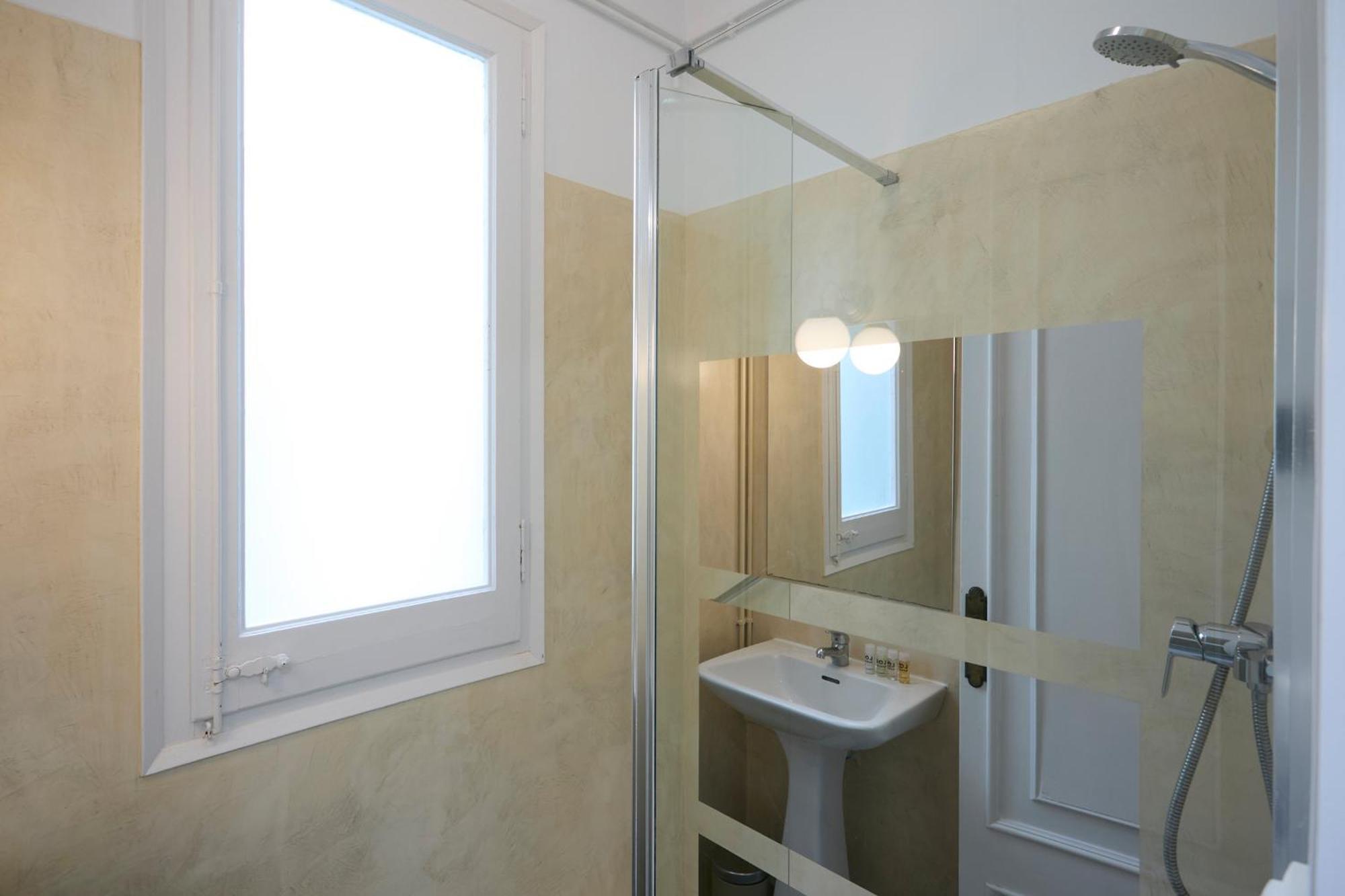 63Par1016- Sunny Apartment In Paralel Barcelona Exteriér fotografie